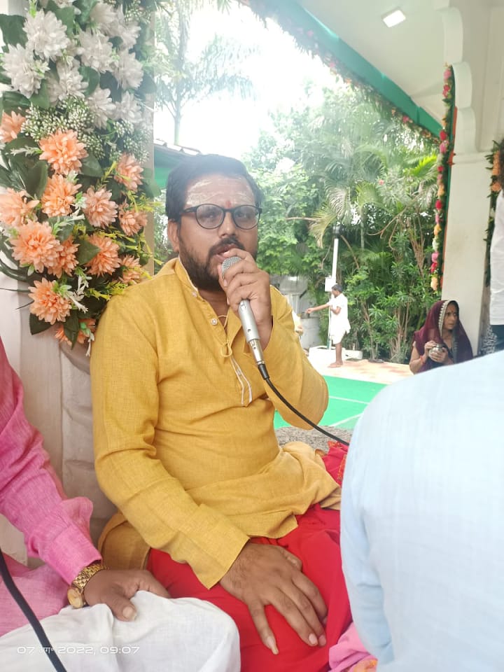 Pandit ji performing Rudrabhishek Puja in Ujjain